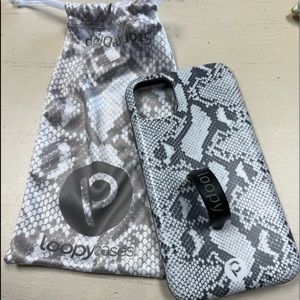 Fits iPhone XR/11. See pic for screen size. Good used condition